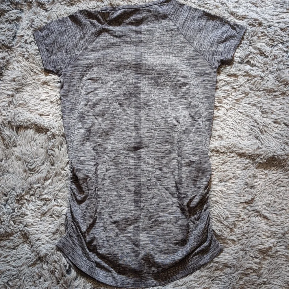 Athleta Heathered Gray Short Sleeve Tee - Picture 3 of 4